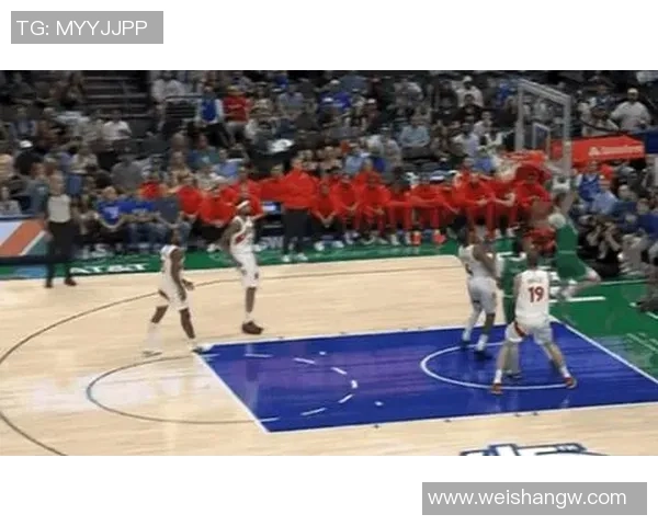 三高组合默契连线弗拉格妙传浓眉助攻莱夫利空接暴扣点燃全场 三高组合默契连线弗拉格妙传浓眉助攻莱夫利空接暴扣点燃全场